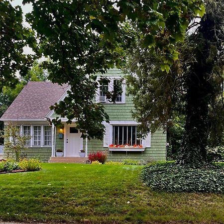 グランドラピッズ Cozy Cape Codヴィラ エクステリア 写真