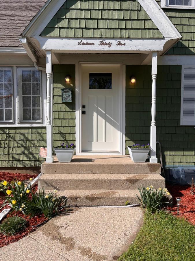 グランドラピッズ Cozy Cape Codヴィラ エクステリア 写真