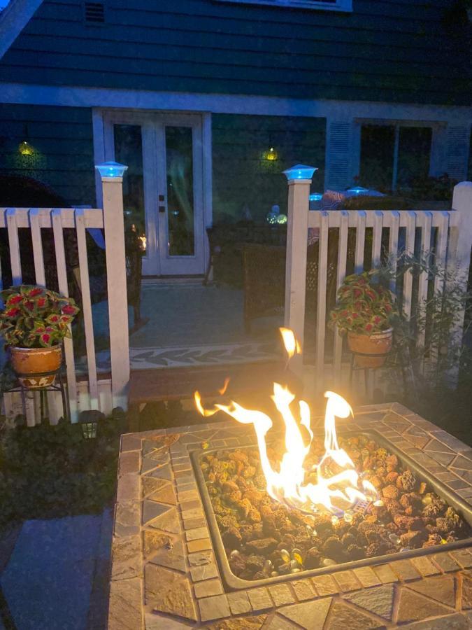 グランドラピッズ Cozy Cape Codヴィラ エクステリア 写真