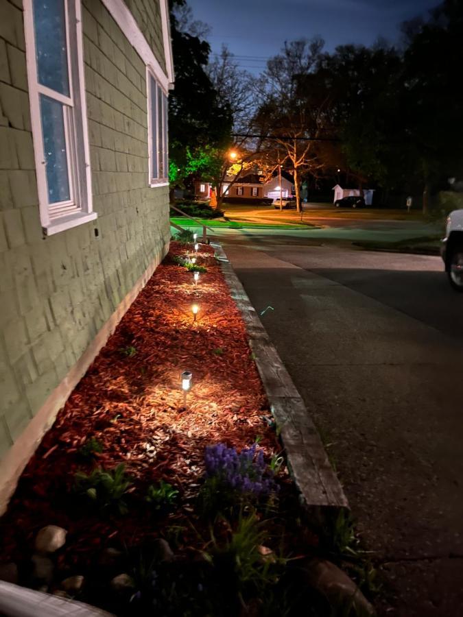 グランドラピッズ Cozy Cape Codヴィラ エクステリア 写真