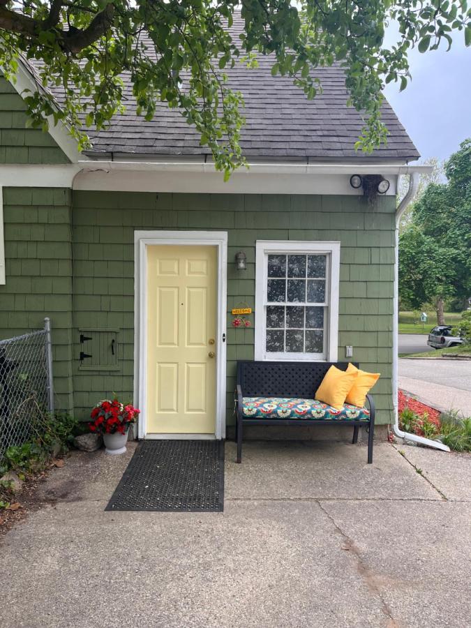 グランドラピッズ Cozy Cape Codヴィラ エクステリア 写真