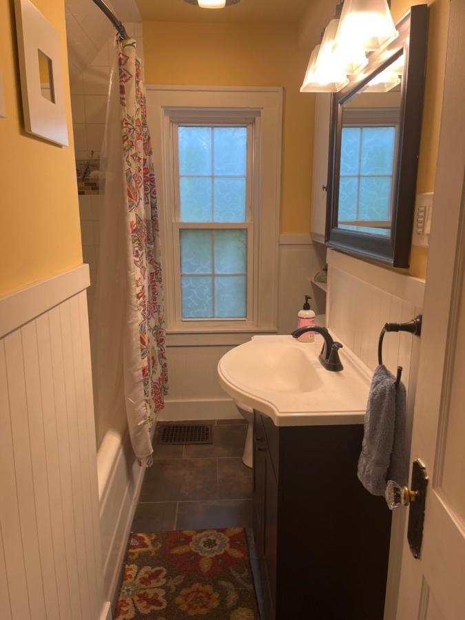 グランドラピッズ Cozy Cape Codヴィラ エクステリア 写真