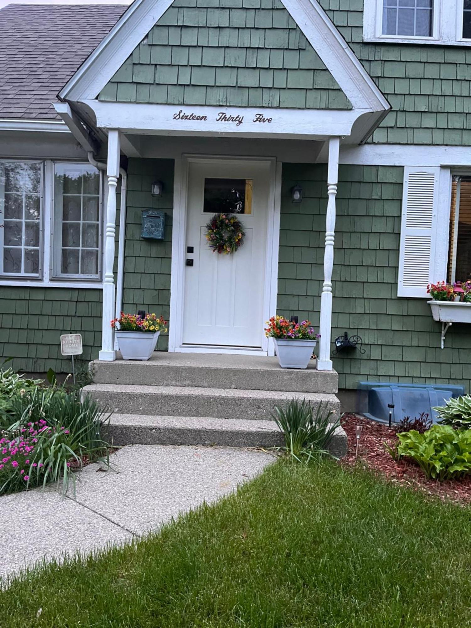 グランドラピッズ Cozy Cape Codヴィラ エクステリア 写真